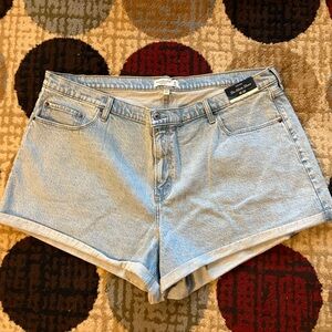 Abercrombie high rise mom short BRAND NEW WT